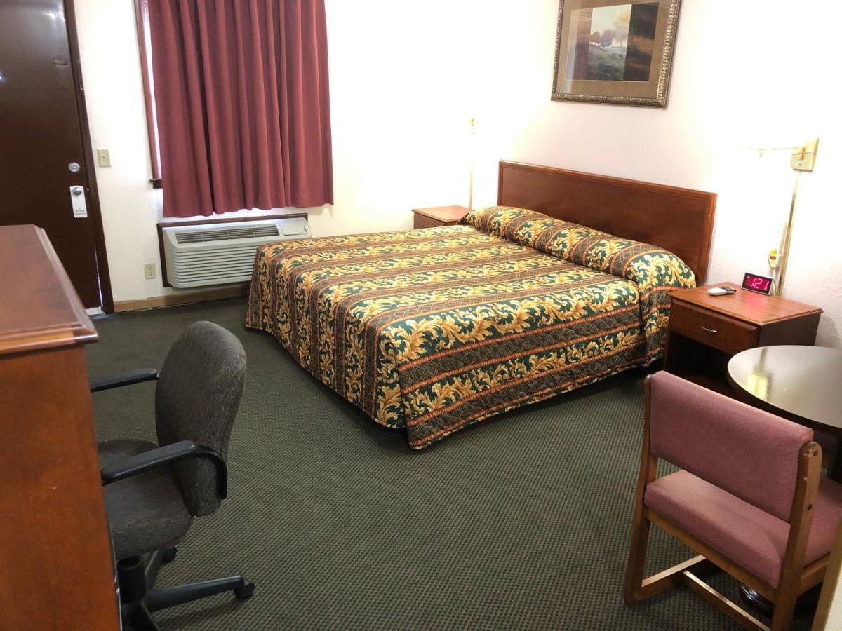 Budget Host Inn - Emporia Exterior photo