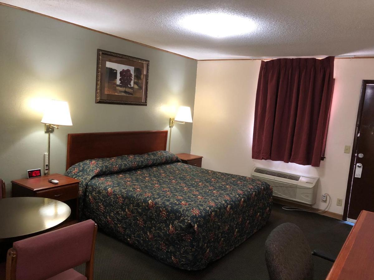 Budget Host Inn - Emporia Exterior photo